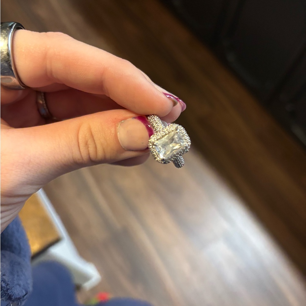 Bomb Party perfectly mine BEAUTIFUL ring!!!!! Size 9